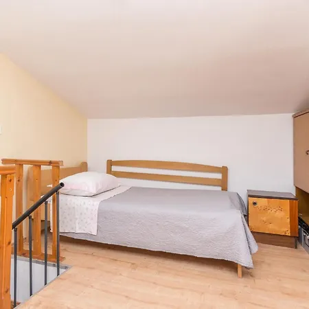 House Lady Anna Casa de Férias Pašman